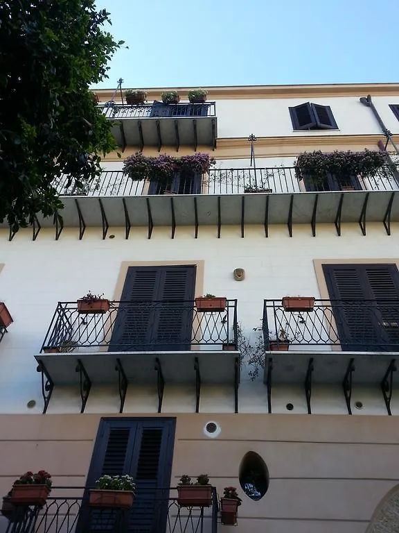 B&B Casa Degli Artisti Palermo 3*,  Italy